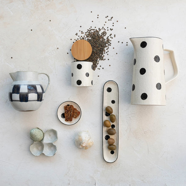 Dotted Pitcher / Linen Texture